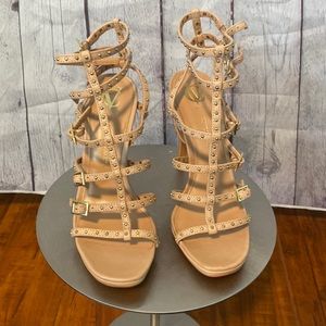 NWT VINCE CAMUTO STRAPPY STUDDED SALATO SANDALS